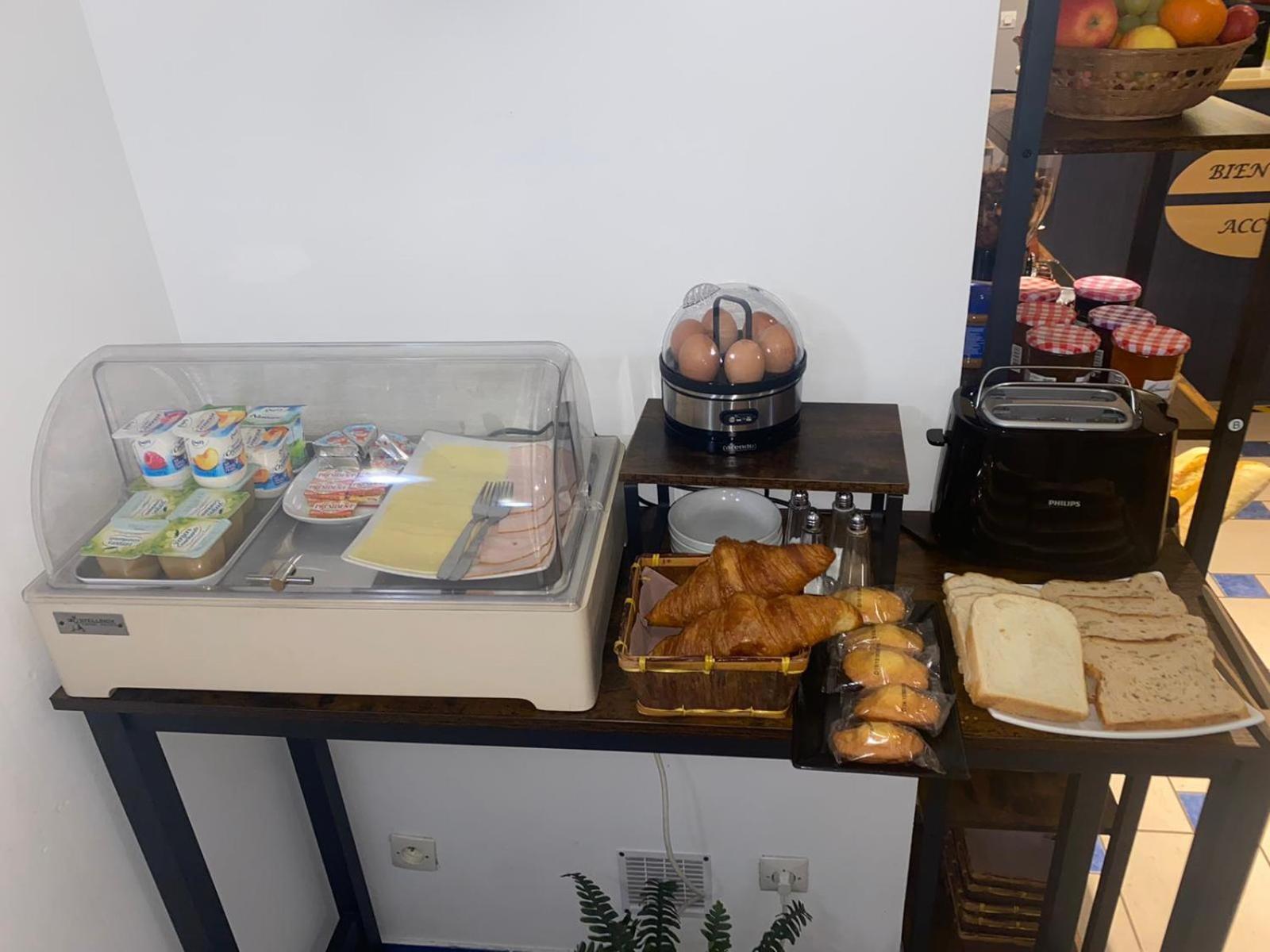 Hotel Berthelot Tours Bagian luar foto