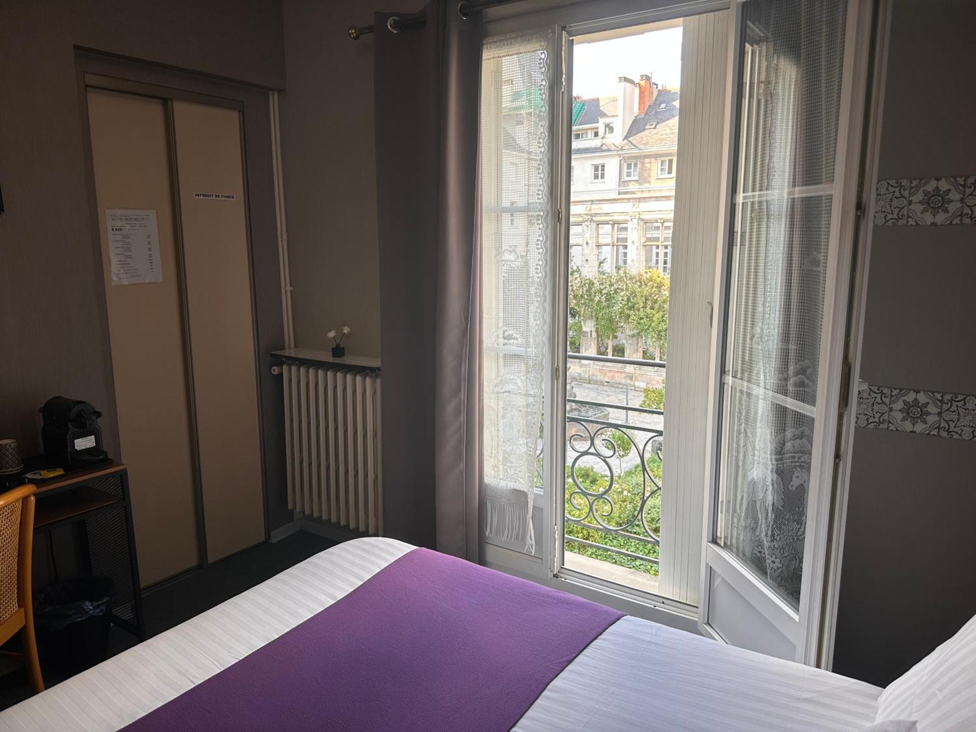 Hotel Berthelot Tours Bagian luar foto