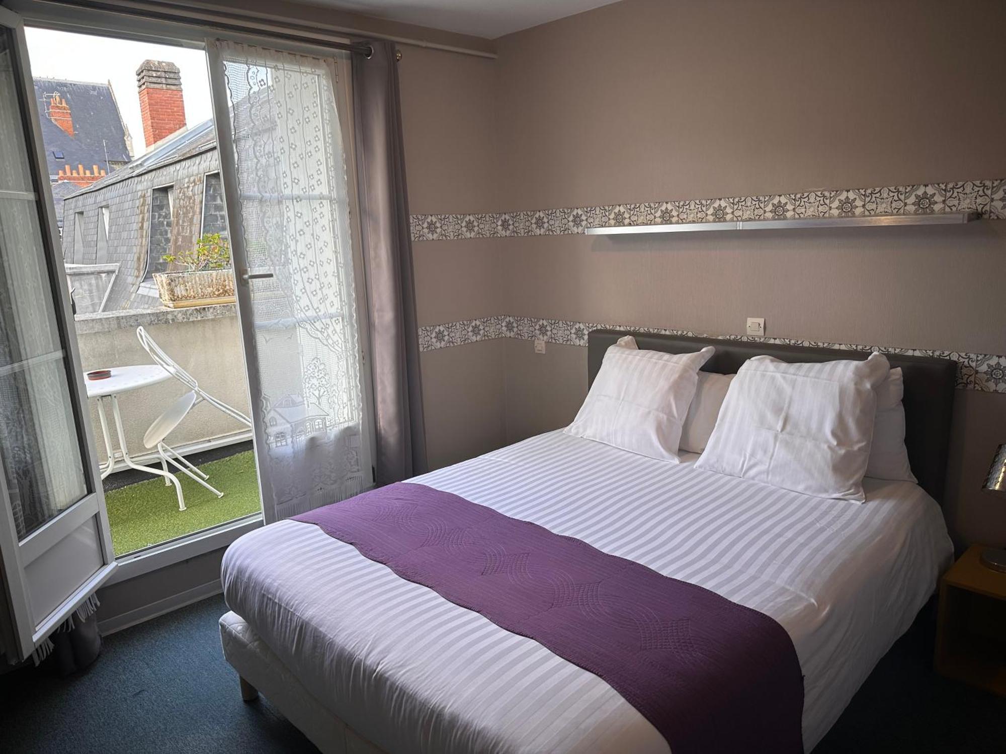 Hotel Berthelot Tours Bagian luar foto