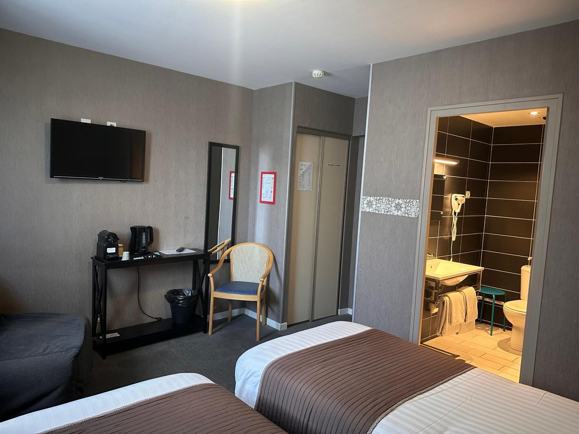 Hotel Berthelot Tours Bagian luar foto
