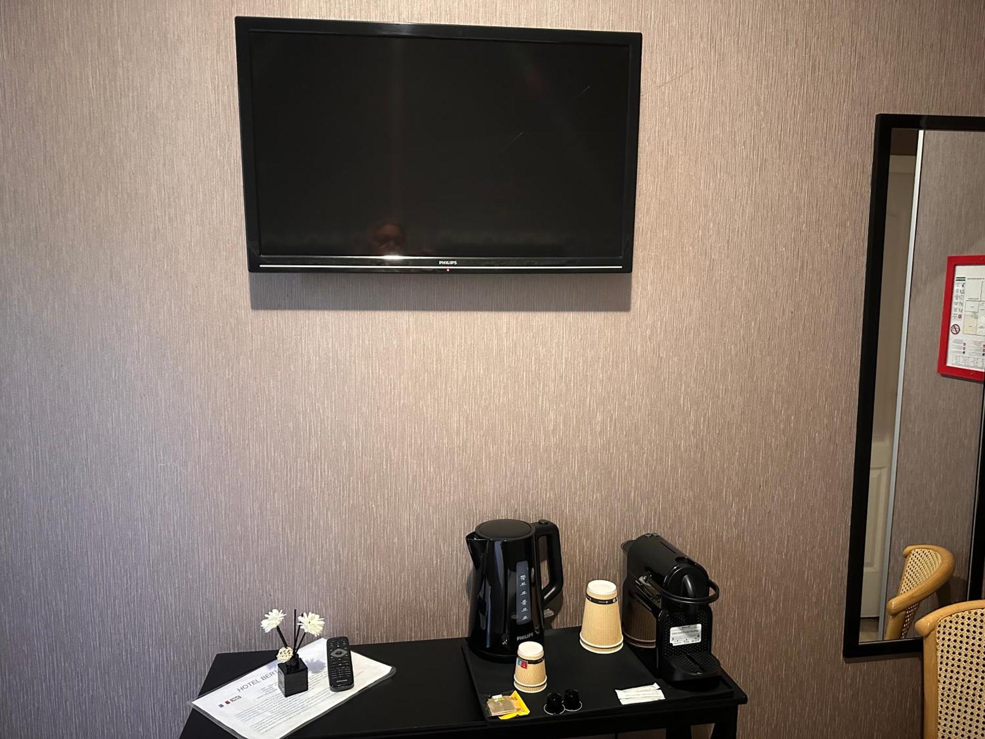 Hotel Berthelot Tours Bagian luar foto