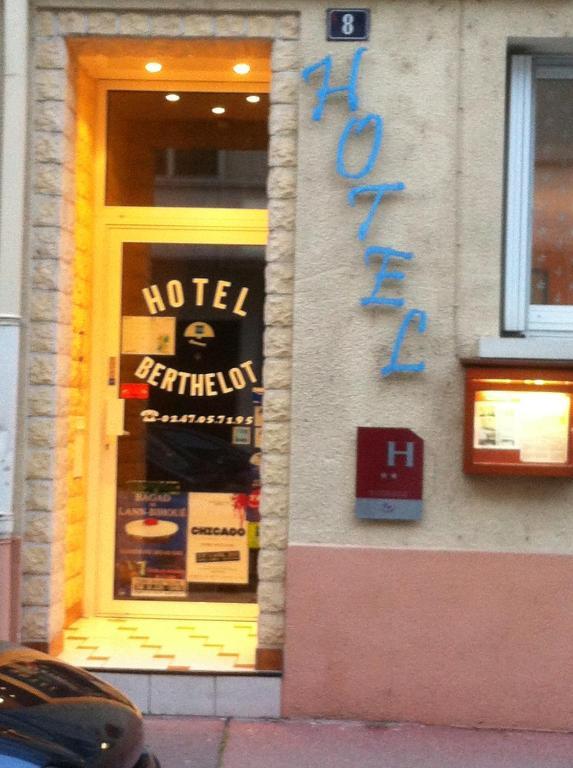 Hotel Berthelot Tours Bagian luar foto