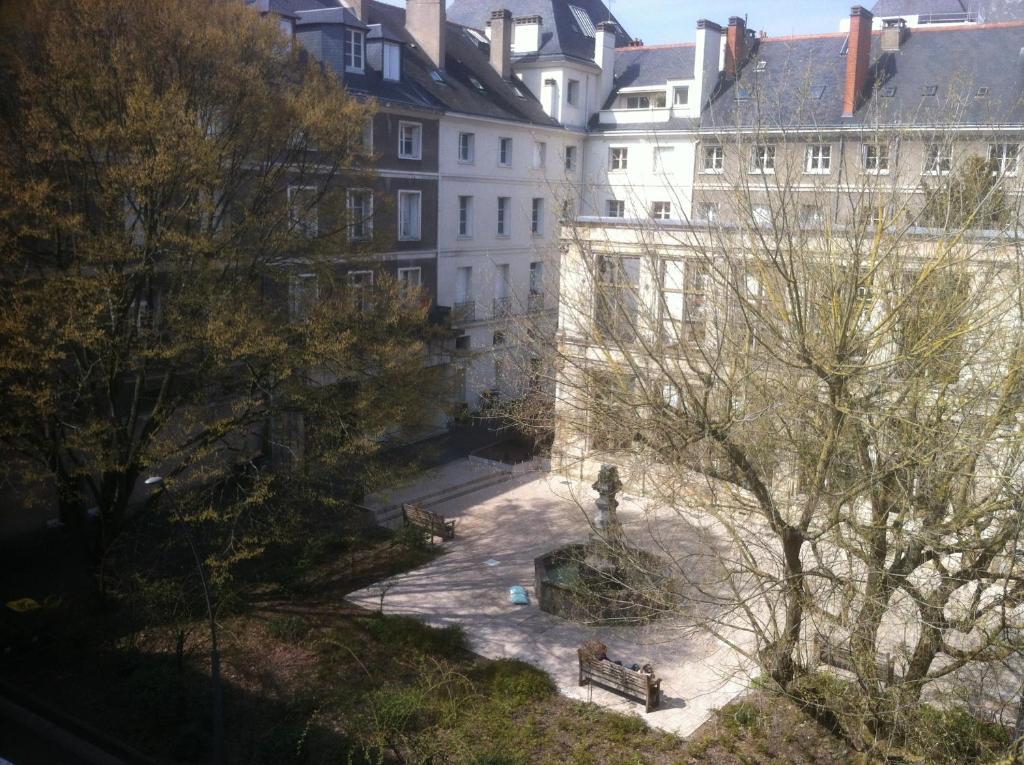 Hotel Berthelot Tours Bagian luar foto