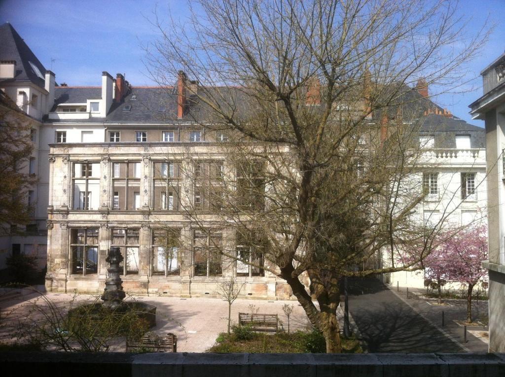 Hotel Berthelot Tours Bagian luar foto